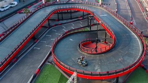 Kart Racing: La Frenesia del Kart su Piste Impossibili!